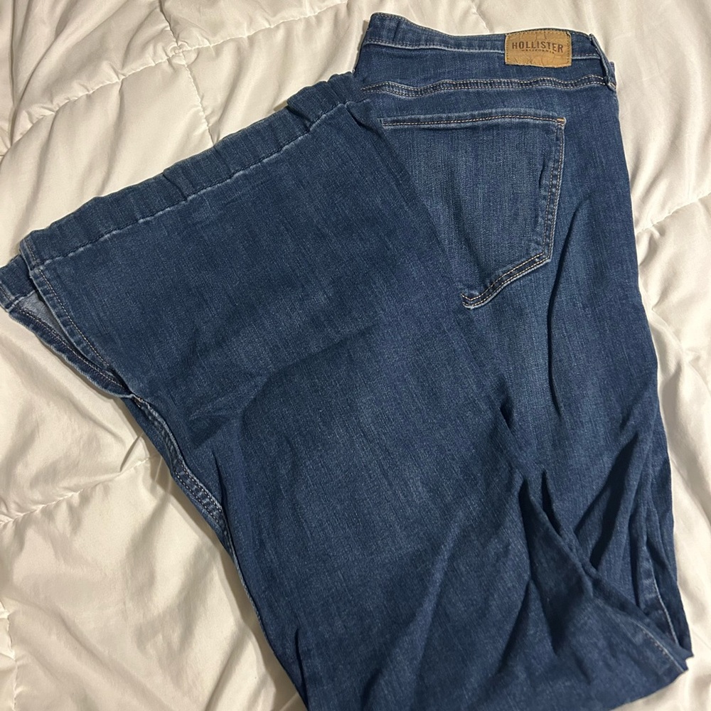 Hollister Women's Flare Jeans in Classic Blue
